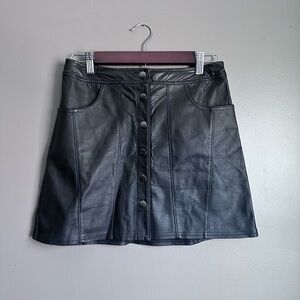 Express Women's Faux Leather Skirt Size 2 Black Front Button Closure Pockets